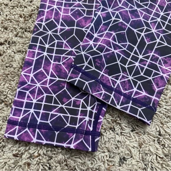 Avocado Purple Space Geometric‎ Capri Leggings Women’s Size Medium/Large Workout - Picture 8 of 16